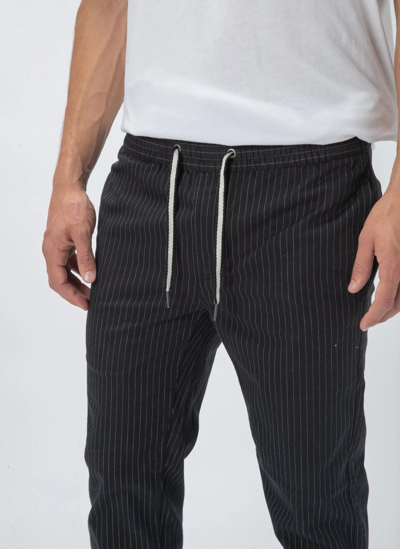 B.Slim Elastic Black Pinstripe