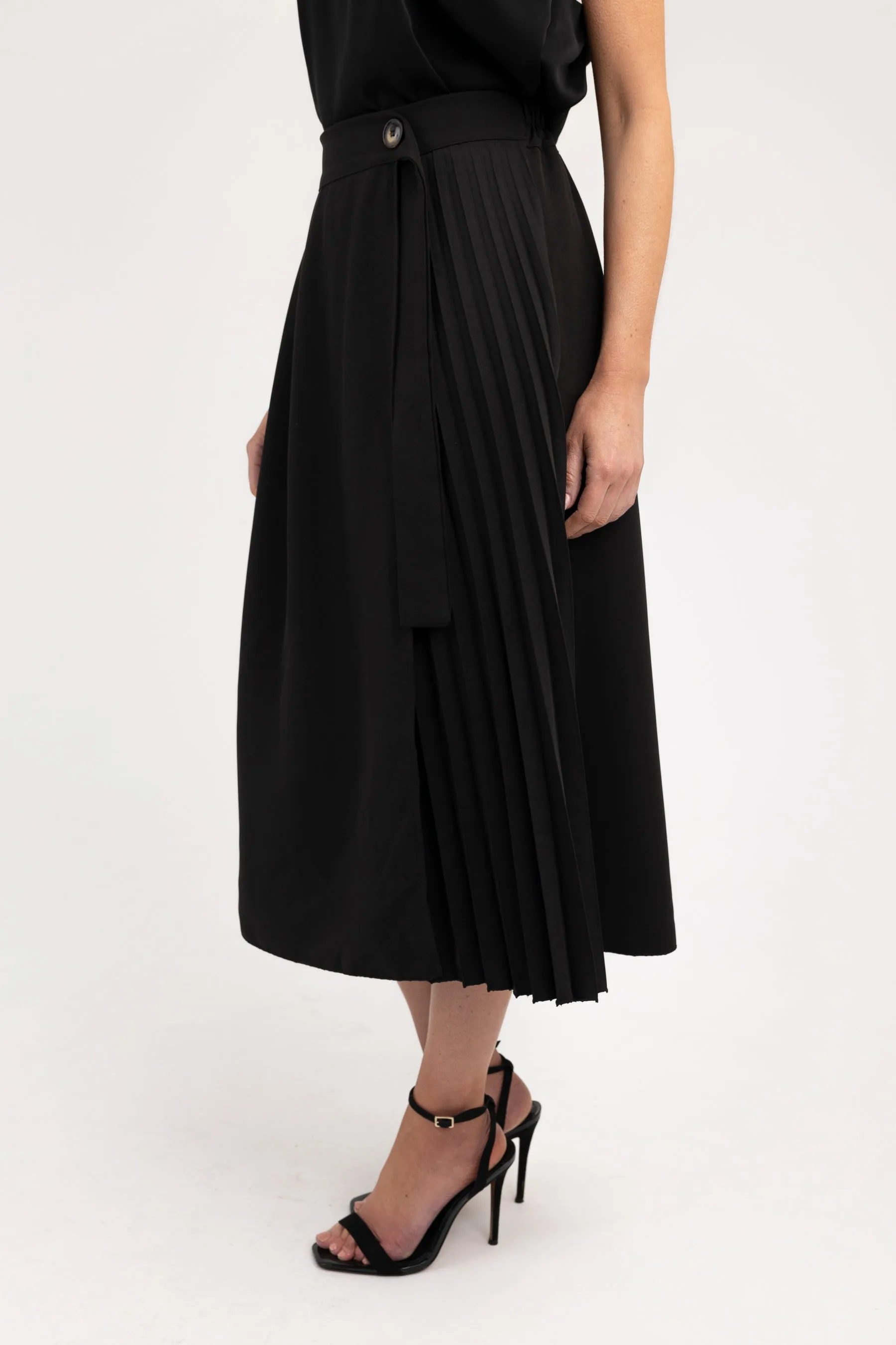 Izzy pleated skirt