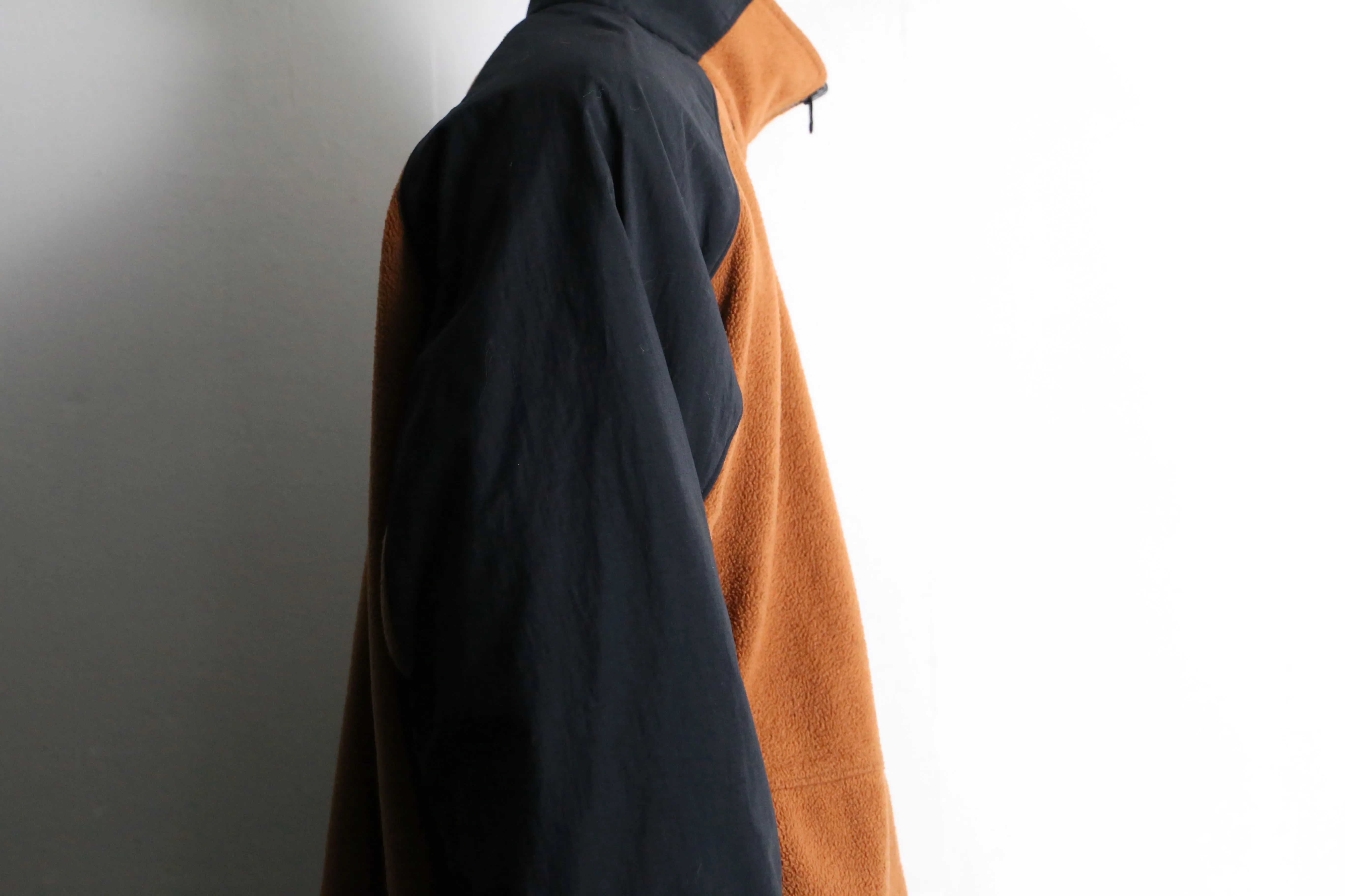 "Columbia" brown × black zip up fleece jacket