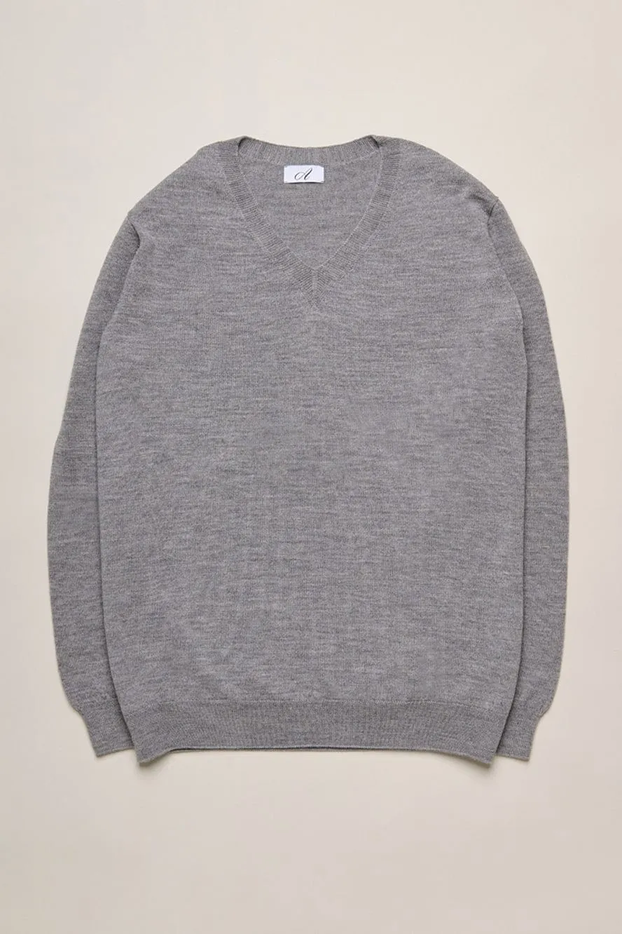 Totman Fine Merino V-Neck Sweater