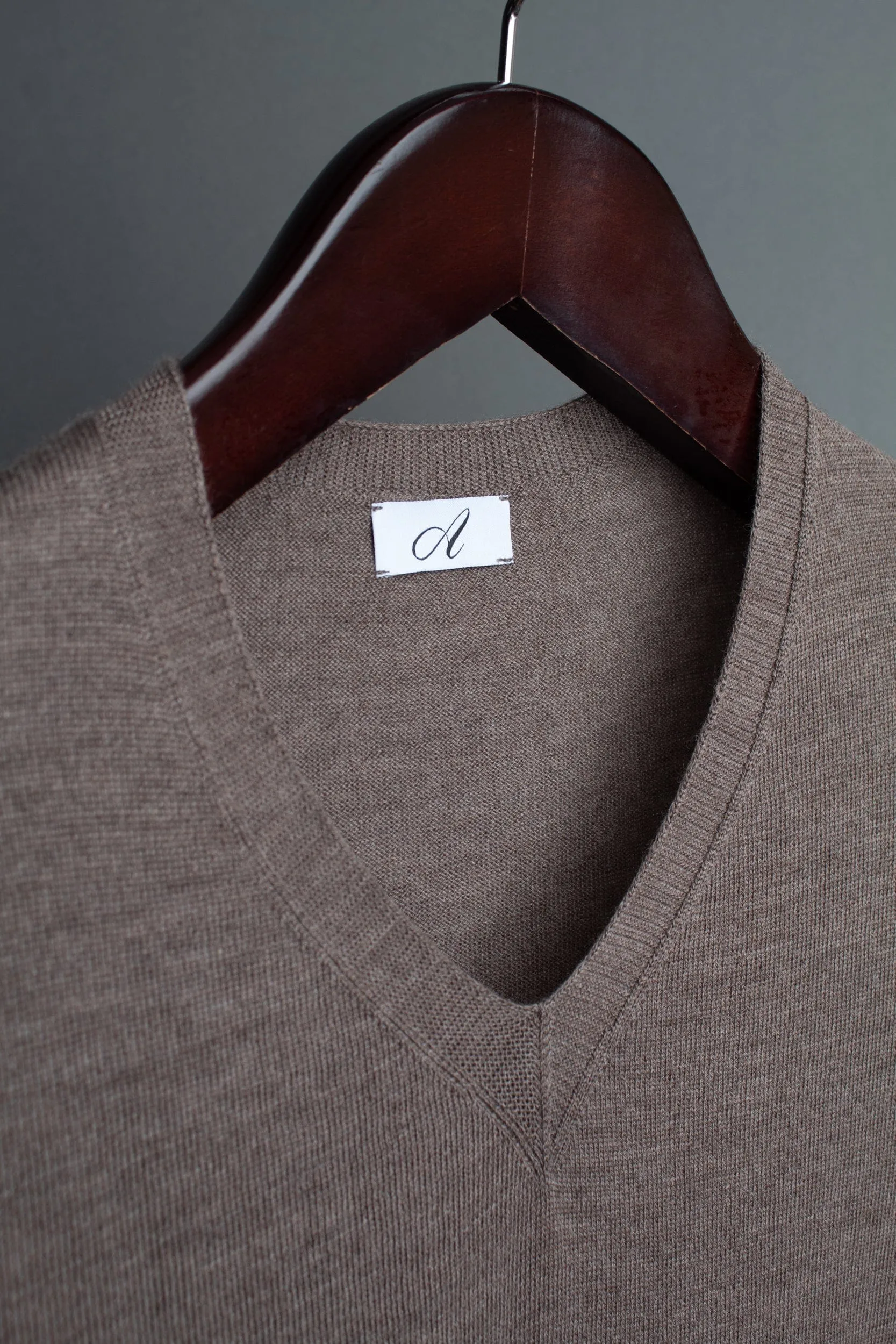 Totman Fine Merino V-Neck Sweater